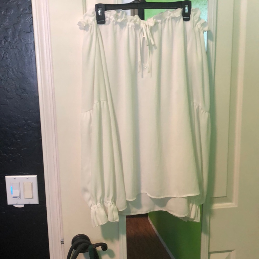 White off the shoulder flowy blouse